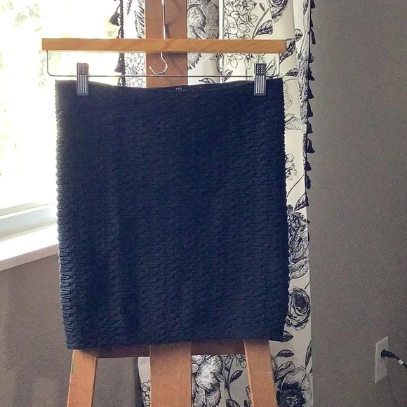 Guess Black Textured Mini Skirt - Picture 1 of 3